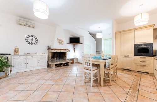 Villasimius Villa | Villa 'Ivonne's' with Private Terrace, Wi-Fi and Air Conditioning
