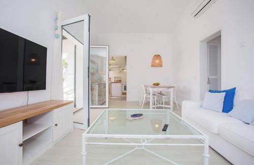 Cap d'Artrutx House | Villa Juanes with Pool, Garden & Wi-Fi