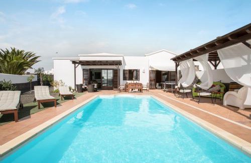Playa Blanca Ski Chalet | Villa Kodotoma