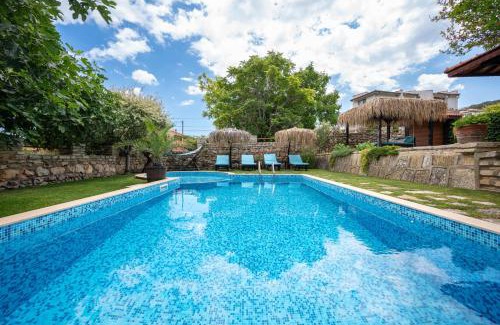 Balchik Villa | Villa Komitata-Pool and Jacuzzi
