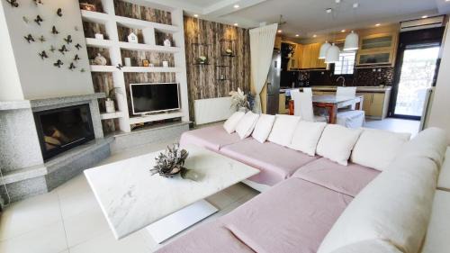 Haniotis House | Villa Kristina with Private Patio