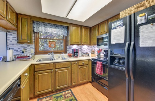 Maggie Valley House | ’Villa l’Abri’: BBQ-Ready Maggie Valley Escape!
