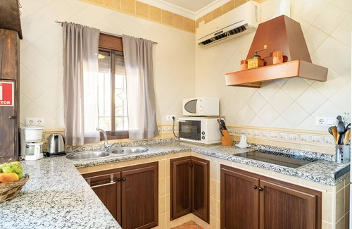 El Gastor House | Villa 'La Cañada' with Lake View, Wi-Fi and Air Conditioning