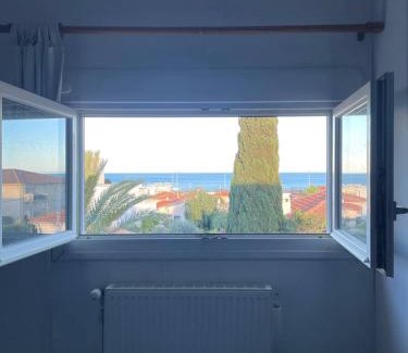 Plaine de la Brague House | Villa la Croix Lorette- 190m2, 10 personnes max, 65m2 de Terrasse, Barbecue, 200m2 de Jardin, parking, wifi, vue mer,10min à pied plage de Galets