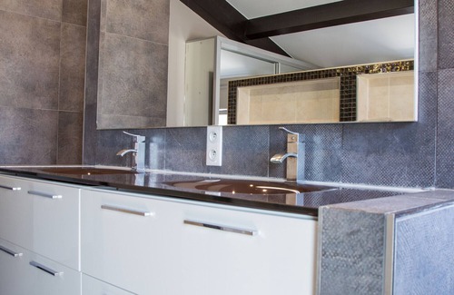 La Roque-sur-Ceze Villa | Villa 'La Grange' with Private Pool, Wi-Fi and Air Conditioning