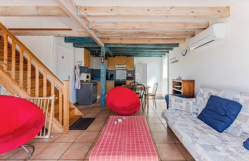 Biscarrosse Villa | Villa 'La Plage, Les Lacs Et Le Calme' with Private Terrace, Wi-Fi and Air Conditioning