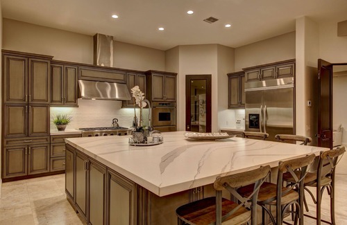 La Quinta House | Villa Lago - Luxe Infinity Edge Pool, Mountain & Lake Views #065943 4br