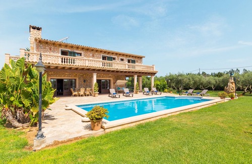 Sa Pobla Villa | Villa Lagoon. Lovely stone built Mallorcan finca with private pool.