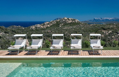 Arzachena Villa | Villa 'Lara' with Sea View, Wi-Fi and Air Conditioning