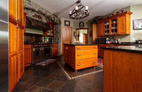 Rochester House | Villa LaRhea