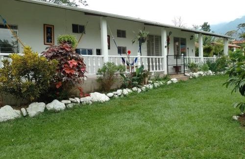 Restrepo House | Villa Las Colonias