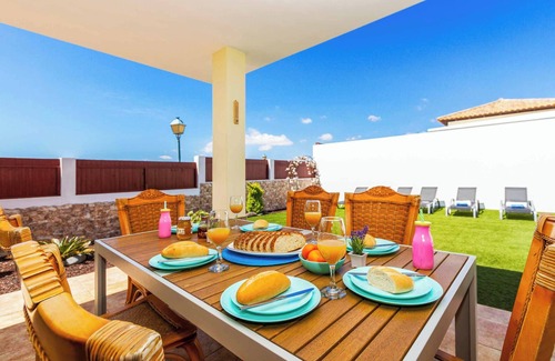 Caleta de Fuste Villa | Villa Laurita - Three Bedroom Villa, Sleeps 6
