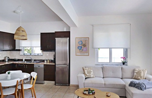Kefalas Villa | Villa Lawton – Breathtaking Sea and Mountain Views in Serene Kefalas