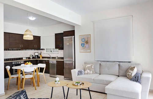 Kefalas Villa | Villa Lawton – Breathtaking Sea and Mountain Views in Serene Kefalas