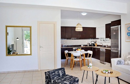 Kefalas Villa | Villa Lawton – Breathtaking Sea and Mountain Views in Serene Kefalas