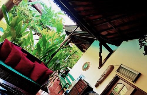 Batubelig Bed & Breakfast | Villa Layang Bulan a homey guesthouse for men near the beach in North Kuta