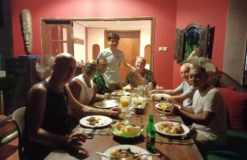 Batubelig Bed & Breakfast | Villa Layang Bulan a homey guesthouse for men near the beach in North Kuta