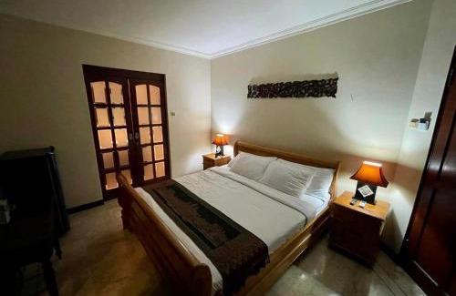 Batubelig Bed & Breakfast | Villa Layang Bulan a homey guesthouse for men near the beach in North Kuta