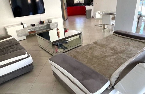 Frejus House | Villa L’Azurienne – Spacious Villa with Private Pool – Sleeps 10 – Fréjus