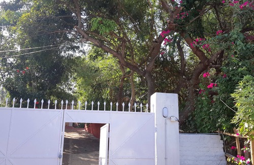 Bommayapalayam Villa | Villa Le Bonheur, a friendly spacious, gated and fenced house, good vibes. A b