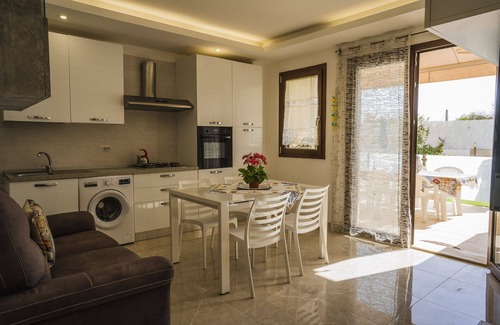 Pozzallo Apartment | Villa Le Mimose - Wave with pool, beachfront direct beach access
