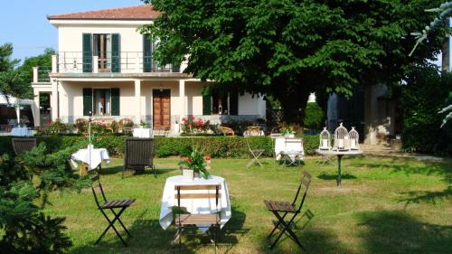 Cavour Bed & Breakfast | VILLA LE ROSE