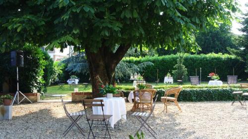 Cavour Bed & Breakfast | VILLA LE ROSE