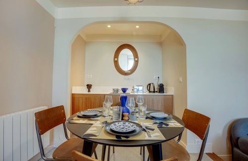Saint-Regnobert-de-la-Cote-de-Nacre Apartment | Villa Les Hirondelles - Appartement avec jardin front de mer