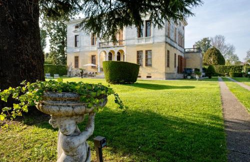 Mira Apartment | Villa Liberty Venezia -Jacuzzi and Gardens- Dimora Storica a soli 20km da Venezia