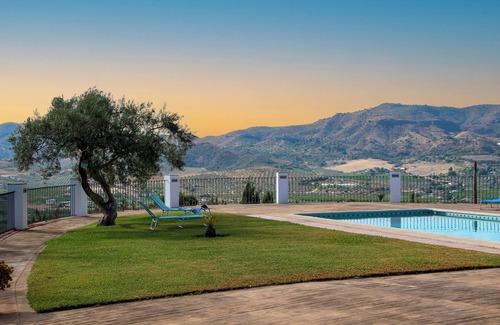 Alora Villa | Villa Lomillas DE Canca Caminito del Rey
