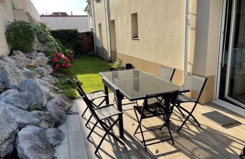 Wimereux Apartment | Villa Louise - Appartement Spacieux proche digue avec jardin