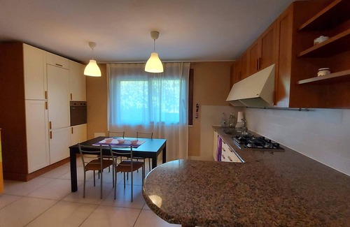 Poggio dei Pini House | Villa Luigi Poggio dei Pini: villa accommodation with parking