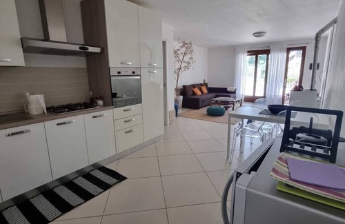 Poggio dei Pini House | VILLA LUIGI Poggio dei Pini: apartment in villa with parking and wallbox