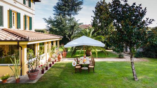 Capannori Villa | VILLA LUIGINA 8, Emma Villas