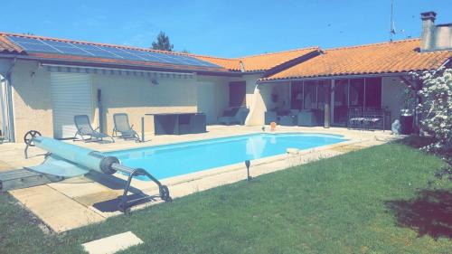 Audenge House | Villa lumineuse, logement et jardin et piscine privatifs, TV connectée
