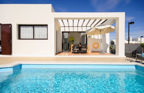 Playa Blanca House | Villa Luna with Mountain View, Pool, Terrace and Wi-Fi