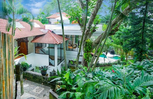 Cepaka House | VILLA LUSIA RUMAH JOJO