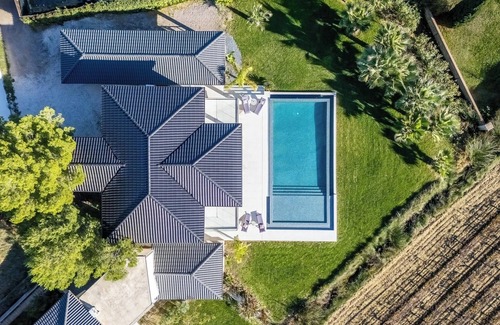 Plaissan Villa | Villa Luxe SCL Heated mirror pool Jacuzzi and exotic garden in vineyard
