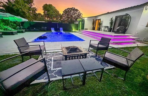 Flagami Villa | Villa LuxeMiami Airport Heat pool spa fire pit