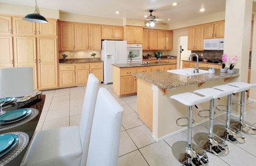 Silverado Ranch Villa | Villa Luxur- Modern Stylish house W/ Gym & Spa