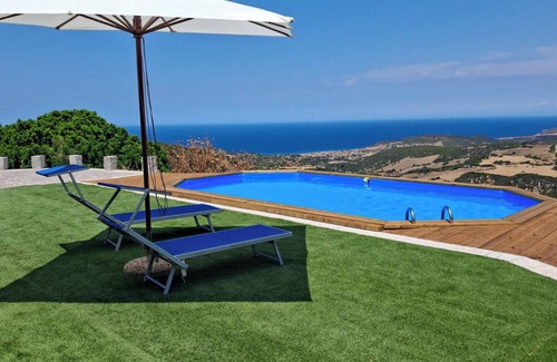 Tergu Villa | Villa 'Luxury Minni' with Sea View, Wi-Fi and Air Conditioning