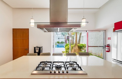 Puerto Juarez Villa | Villa Luxury White in Playa del Carmen