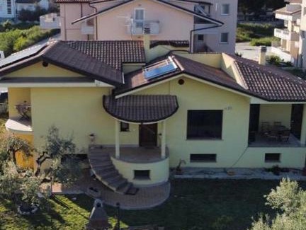 Santa Maria Imbaro House | Villa MA-YA