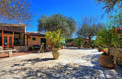 Noto Villa | Villa Maddalena by PosarelliVillas