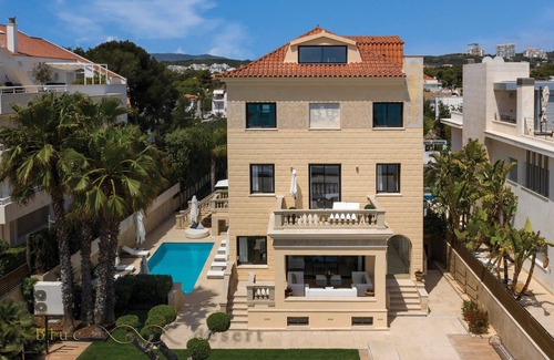 Passeig Maritim Villa | Villa Madonna Impressive maritime villa with private pool & garden from the center of Sitges