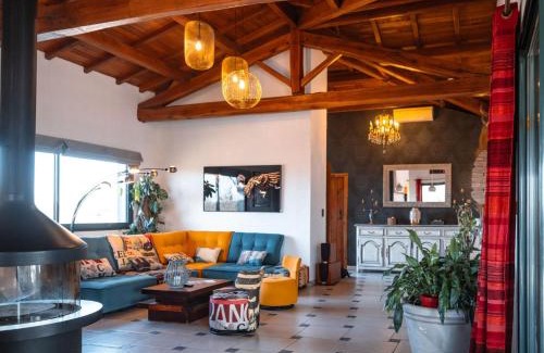 Castelnau-de-Montmiral Villa | Villa Magarre Climatisée, Piscine Chauffée, Spa, dans un Cadre Naturel Envoûtant