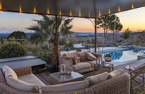 Cabrieres-dʼAigues Villa | Villa 'Maison Luberon Sud' with Mountain View, Private Pool and Wi-Fi