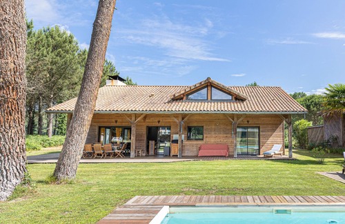 Moliets-et-Maa Villa | Villa "Maison Traditionnelle en Bois" with Private Pool & Wi-Fi