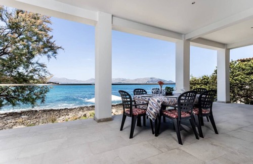 Mal Pas-Bon Aire House | VILLA MAL PAS - Modern villa with direct sea views.