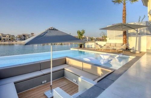 Palm Jumeirah Villa | Villa Malissa- Exclusive 5-Bedroom Villa by Luxury Explorers' Collection